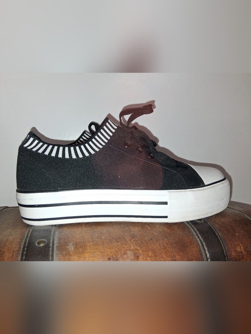 Olivia Miller Black Low-Top Platform Canvas Sneakers Ladies SIZE 10
